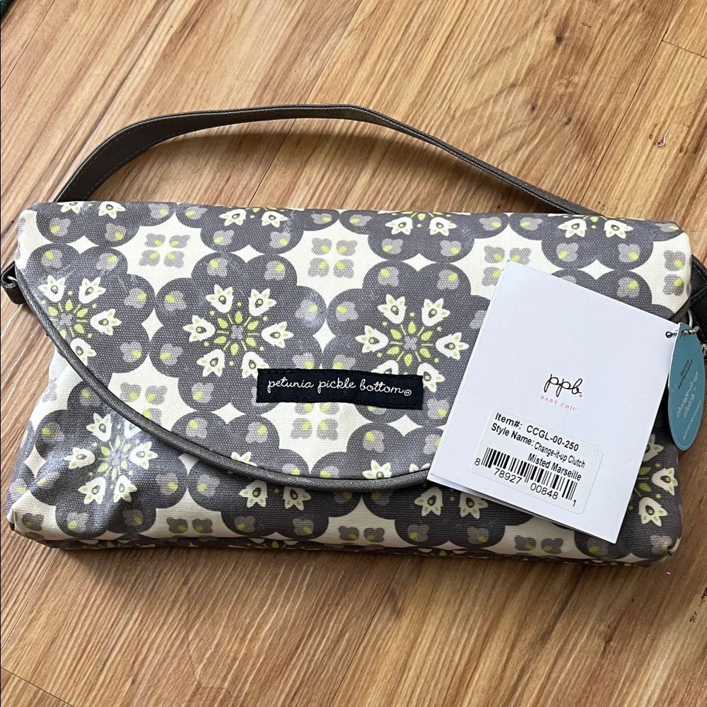 Petunia Pickle Bottom Gray, Cream & Lime Floral change it up clutch
